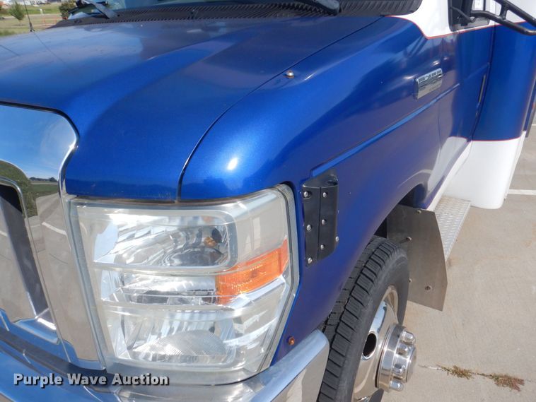 image for item DP0326 2008 Ford E450 Super Duty  shuttle bus