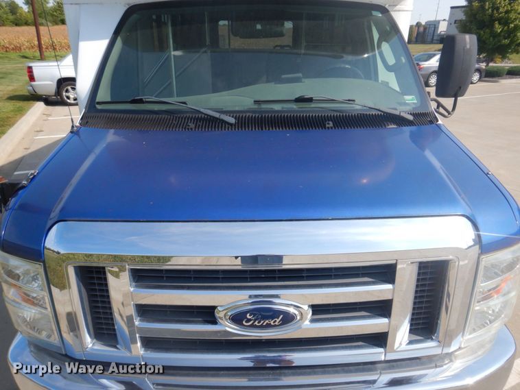 image for item DP0326 2008 Ford E450 Super Duty  shuttle bus