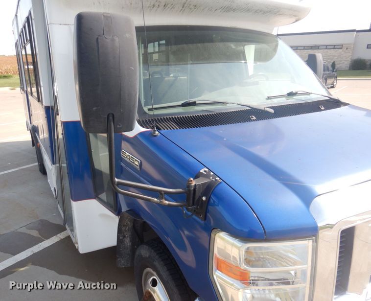 image for item DP0326 2008 Ford E450 Super Duty  shuttle bus