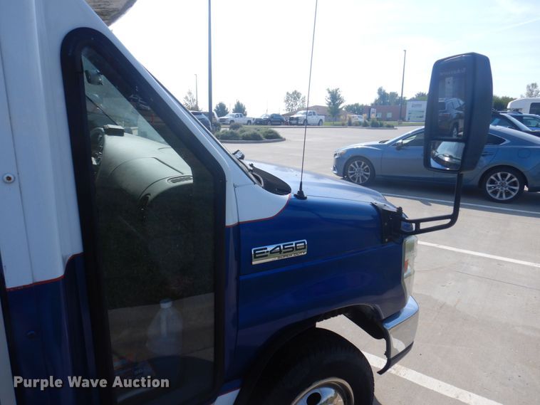 image for item DP0326 2008 Ford E450 Super Duty  shuttle bus