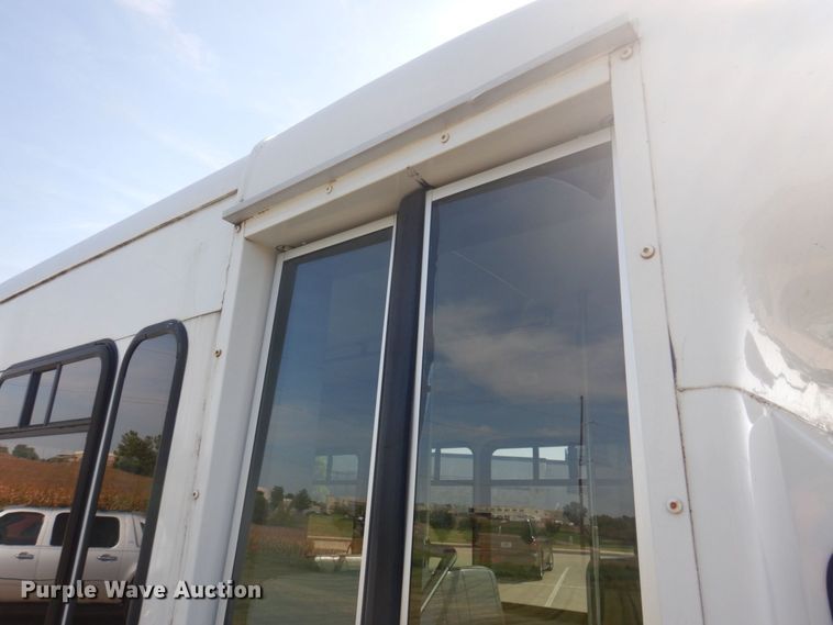 image for item DP0326 2008 Ford E450 Super Duty  shuttle bus