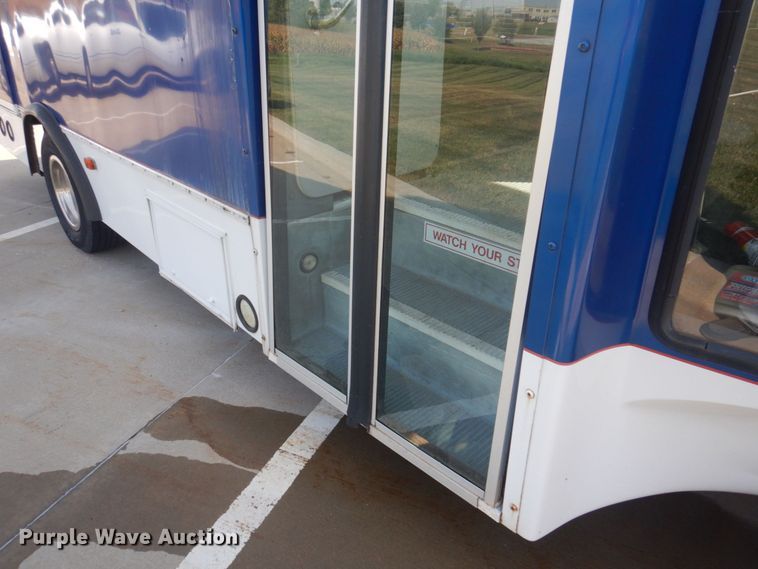 image for item DP0326 2008 Ford E450 Super Duty  shuttle bus