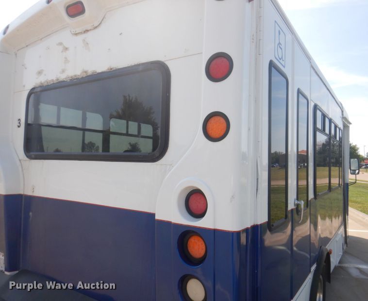 image for item DP0326 2008 Ford E450 Super Duty  shuttle bus