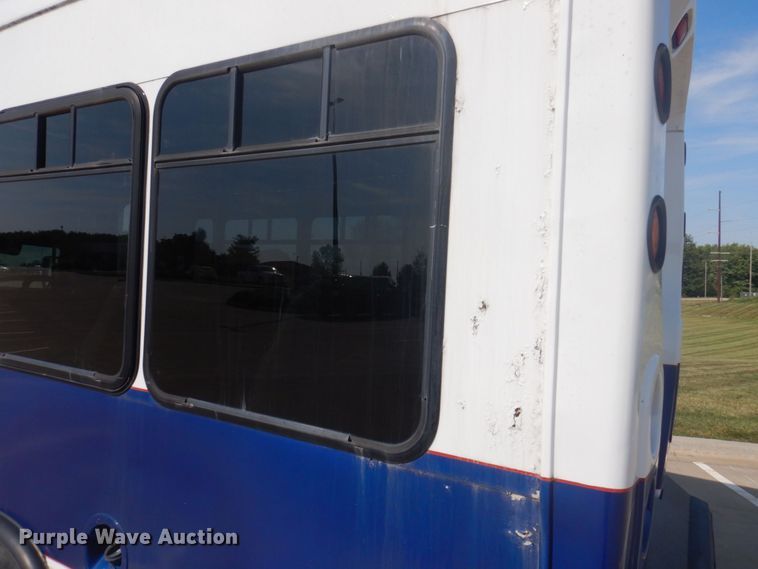 image for item DP0326 2008 Ford E450 Super Duty  shuttle bus