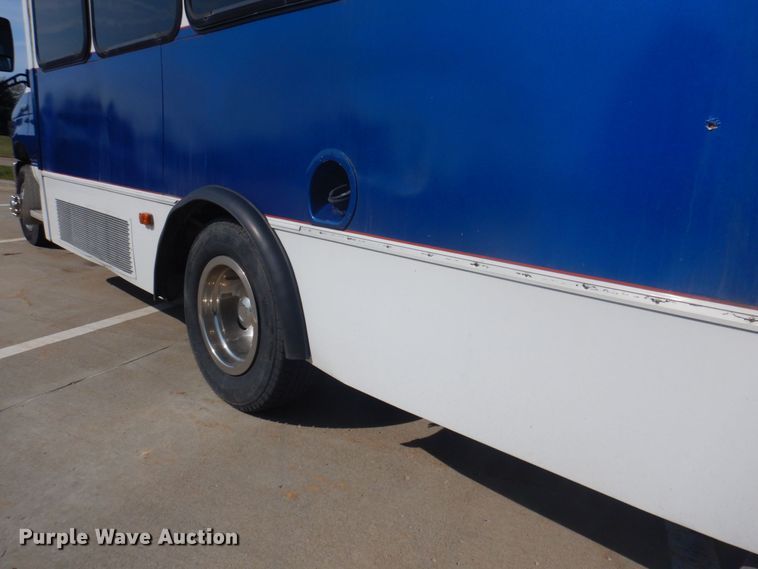 image for item DP0326 2008 Ford E450 Super Duty  shuttle bus