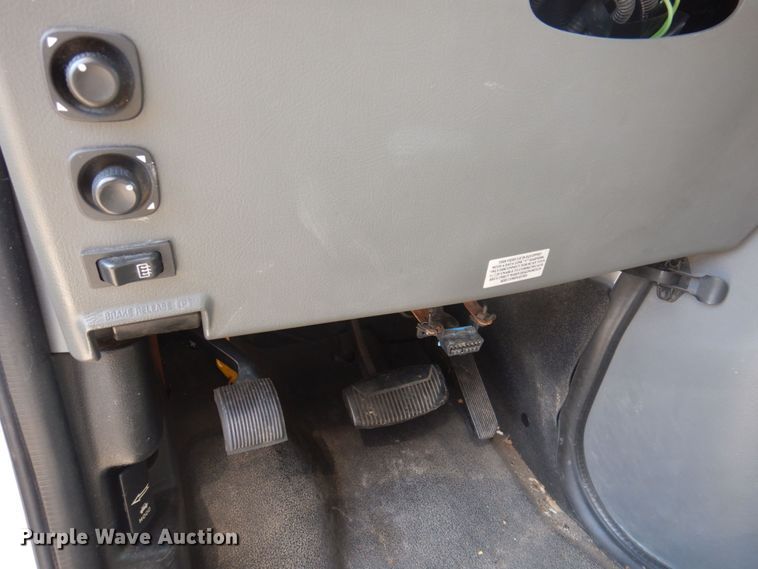 image for item DP0326 2008 Ford E450 Super Duty  shuttle bus