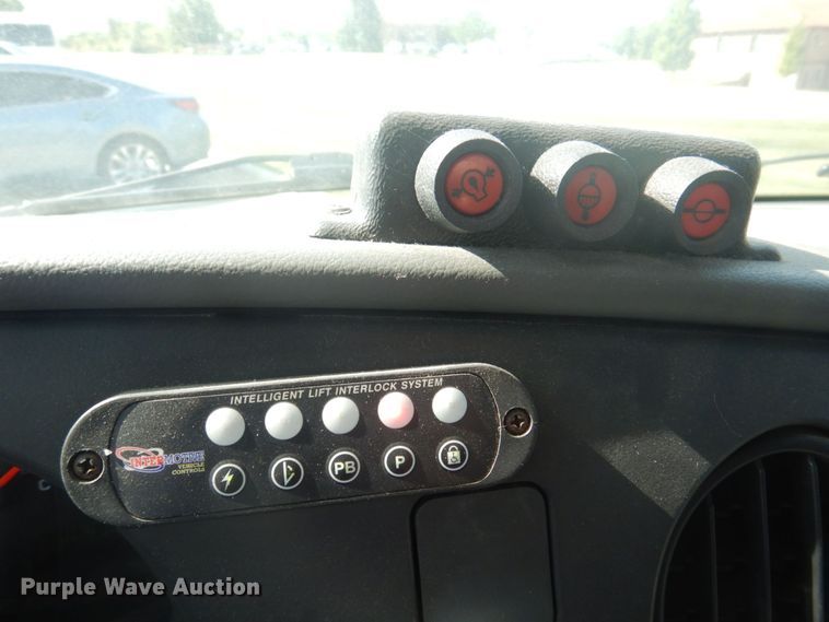 image for item DP0326 2008 Ford E450 Super Duty  shuttle bus