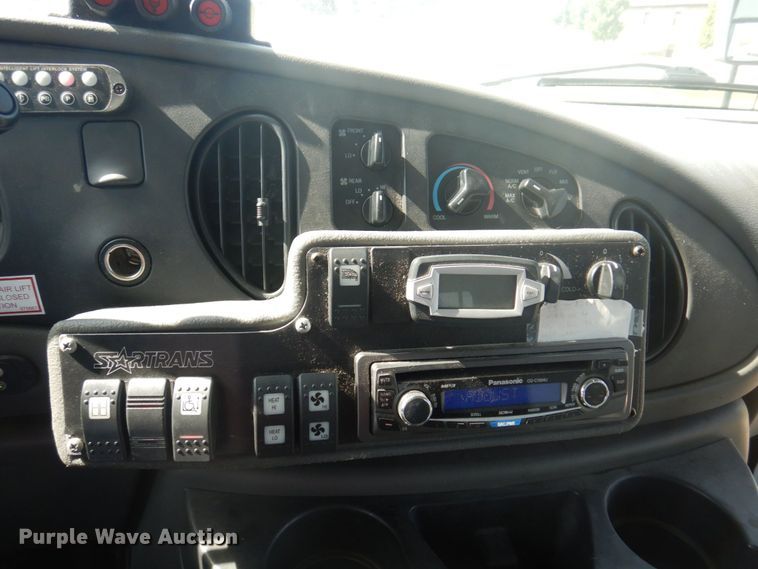 image for item DP0326 2008 Ford E450 Super Duty  shuttle bus