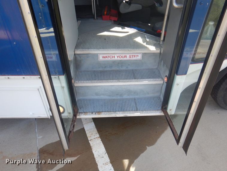 image for item DP0326 2008 Ford E450 Super Duty  shuttle bus