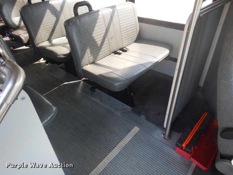 image for item DP0326 2008 Ford E450 Super Duty  shuttle bus