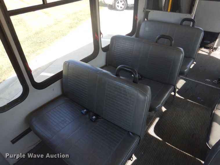 image for item DP0326 2008 Ford E450 Super Duty  shuttle bus