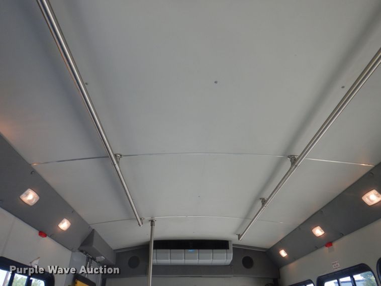 image for item DP0326 2008 Ford E450 Super Duty  shuttle bus