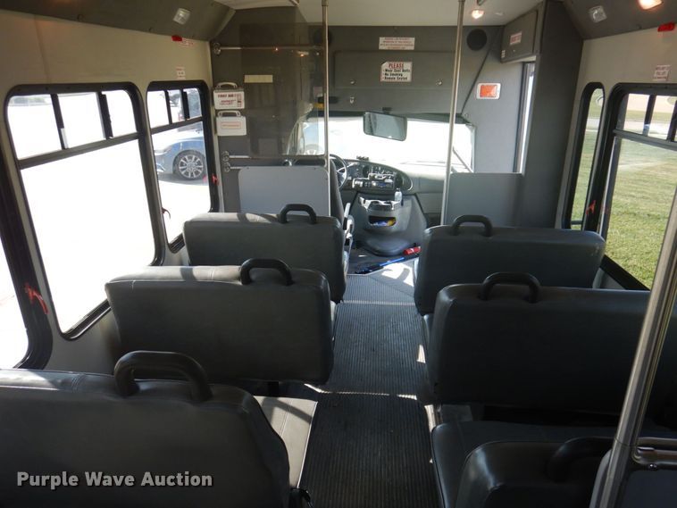 image for item DP0326 2008 Ford E450 Super Duty  shuttle bus