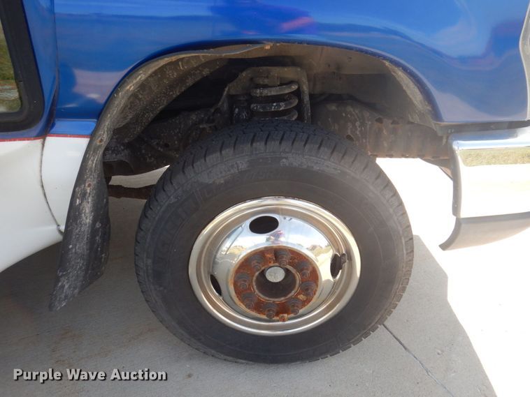 image for item DP0326 2008 Ford E450 Super Duty  shuttle bus