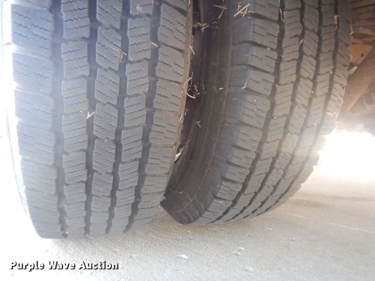 image for item DP0326 2008 Ford E450 Super Duty  shuttle bus