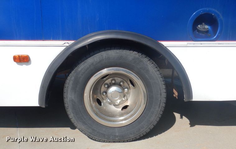 image for item DP0326 2008 Ford E450 Super Duty  shuttle bus