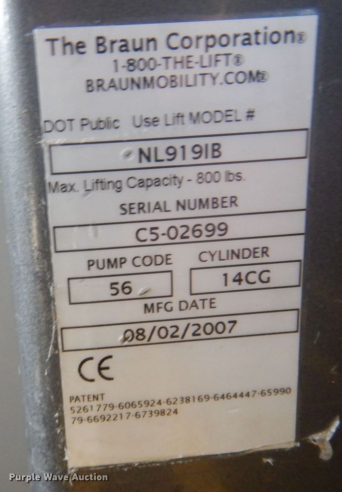 image for item DP0326 2008 Ford E450 Super Duty  shuttle bus