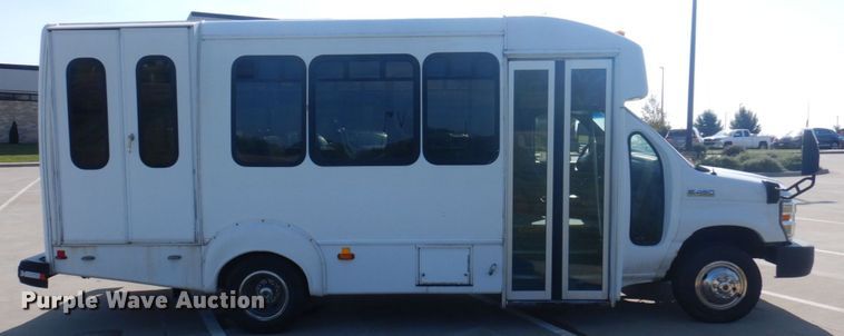 image for item DP0328 2011 Ford E450 Super Duty  shuttle bus