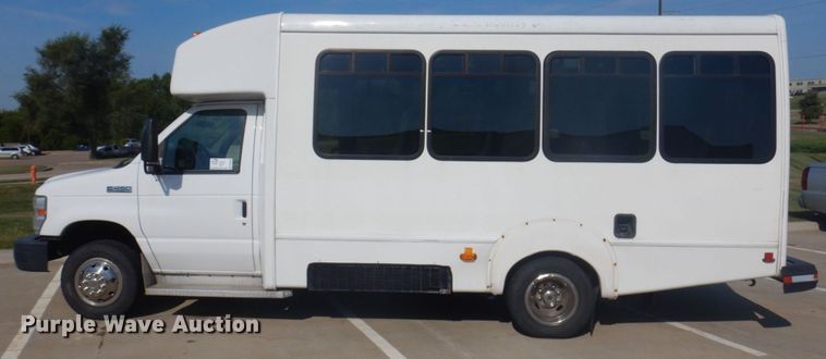 image for item DP0328 2011 Ford E450 Super Duty  shuttle bus