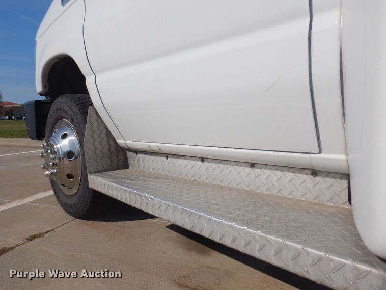 image for item DP0328 2011 Ford E450 Super Duty  shuttle bus