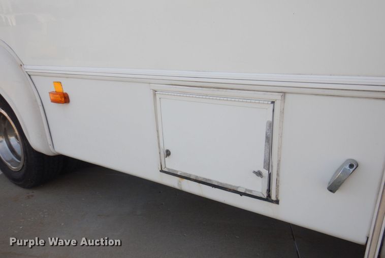 image for item DP0328 2011 Ford E450 Super Duty  shuttle bus