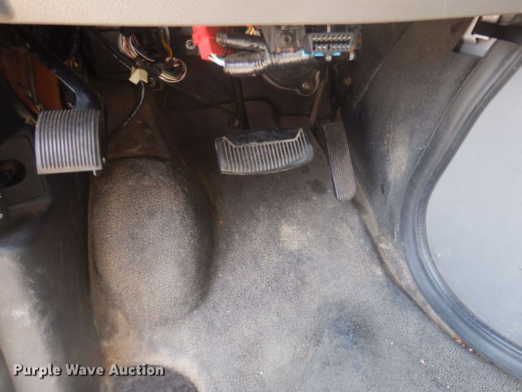 image for item DP0328 2011 Ford E450 Super Duty  shuttle bus