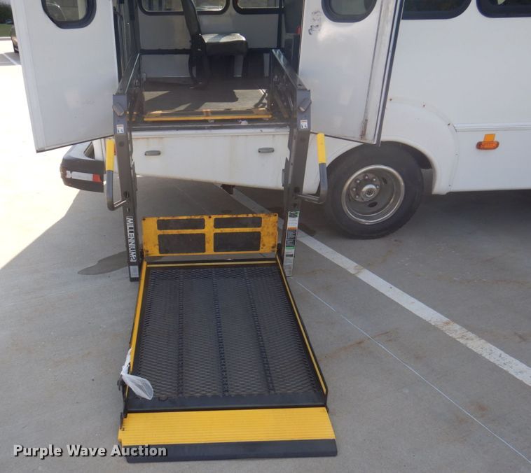 image for item DP0328 2011 Ford E450 Super Duty  shuttle bus