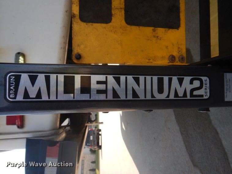 image for item DP0328 2011 Ford E450 Super Duty  shuttle bus