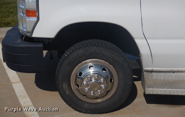 image for item DP0328 2011 Ford E450 Super Duty  shuttle bus