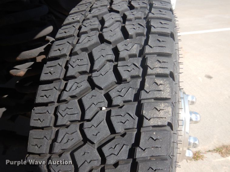 image for item DP0328 2011 Ford E450 Super Duty  shuttle bus