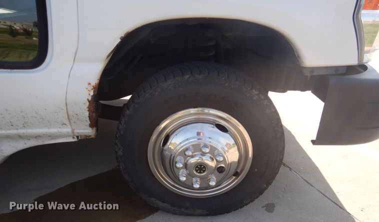 image for item DP0328 2011 Ford E450 Super Duty  shuttle bus