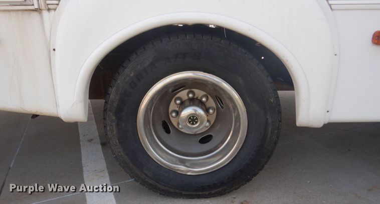 image for item DP0328 2011 Ford E450 Super Duty  shuttle bus