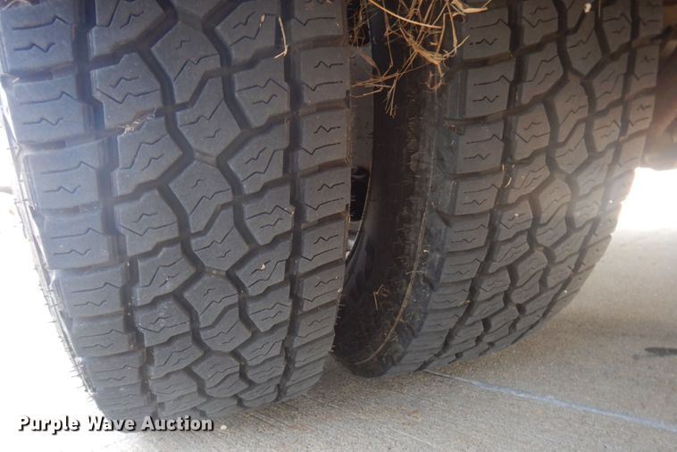 image for item DP0328 2011 Ford E450 Super Duty  shuttle bus