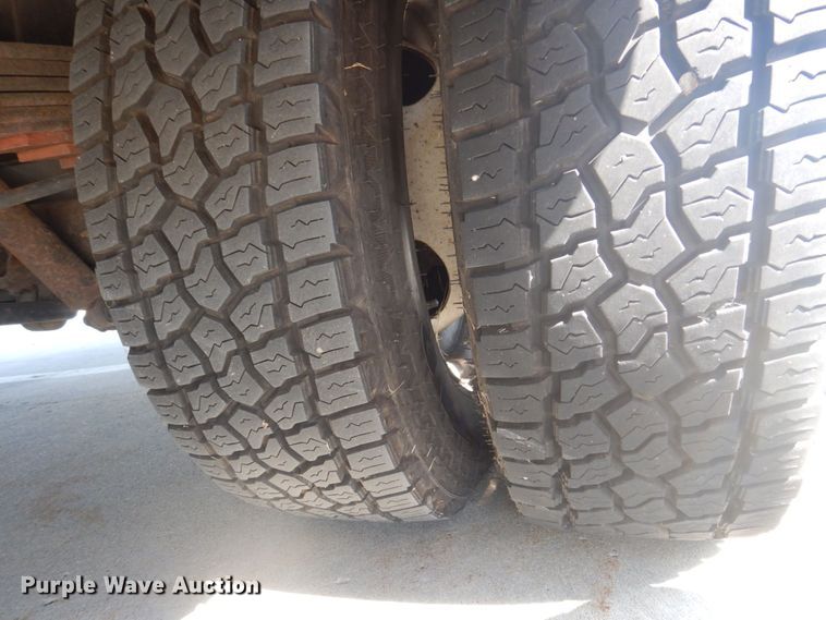 image for item DP0328 2011 Ford E450 Super Duty  shuttle bus