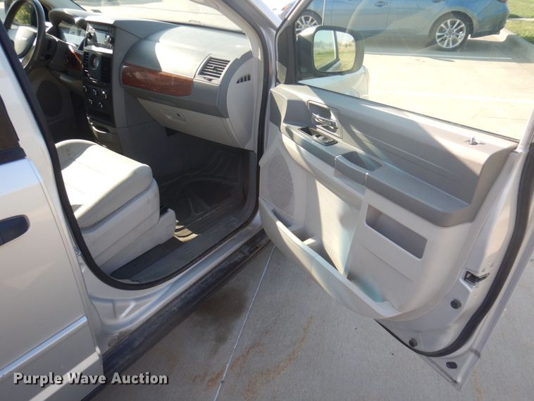 image for item DP0330 2008 Chrysler Town & Country LX  van