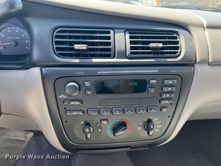 image for item IA9087 2001 Ford Taurus