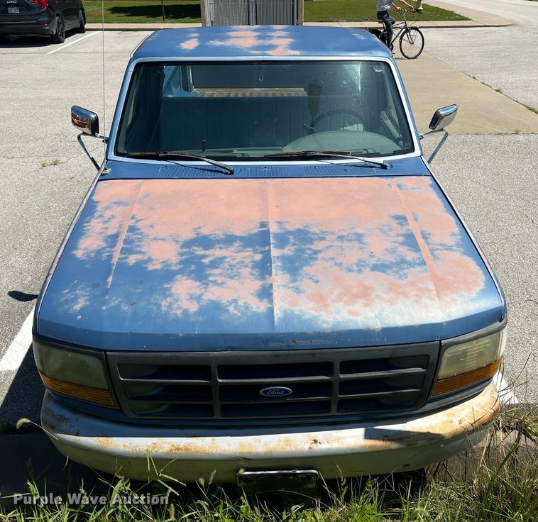image for item IA9088 1993 Ford F150  pickup truck
