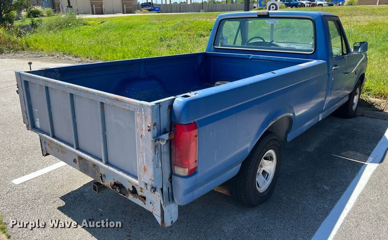 image for item IA9088 1993 Ford F150  pickup truck
