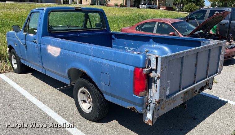image for item IA9088 1993 Ford F150  pickup truck