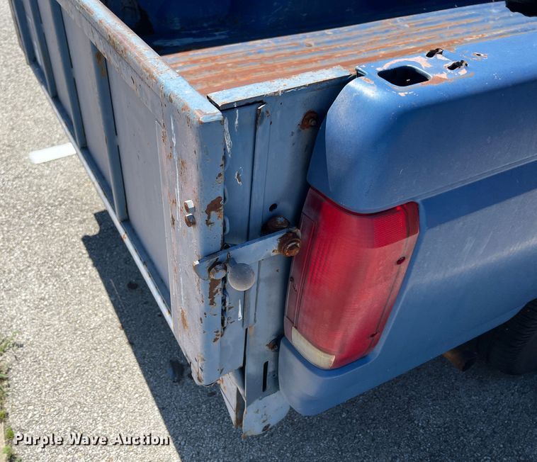 image for item IA9088 1993 Ford F150  pickup truck