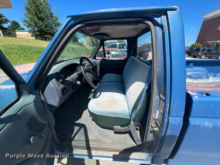 image for item IA9088 1993 Ford F150  pickup truck