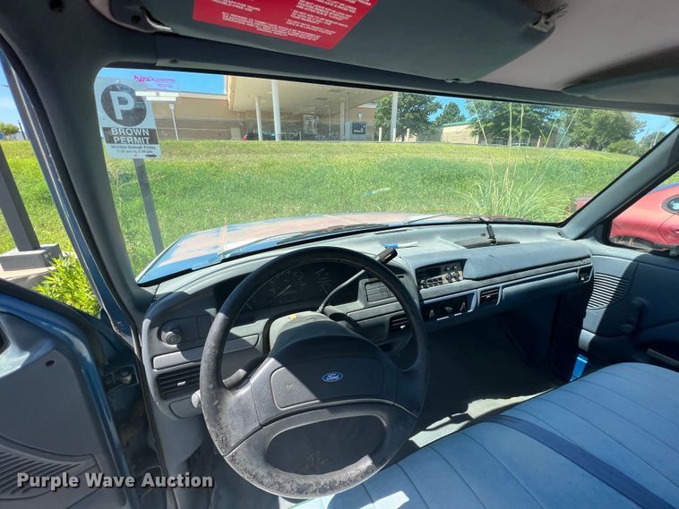 image for item IA9088 1993 Ford F150  pickup truck