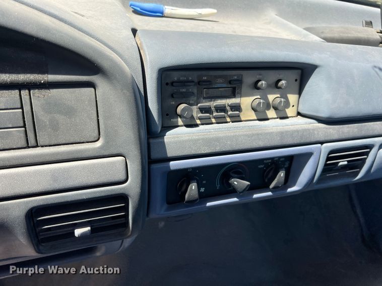 image for item IA9088 1993 Ford F150  pickup truck