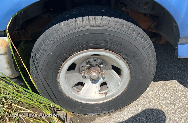 image for item IA9088 1993 Ford F150  pickup truck