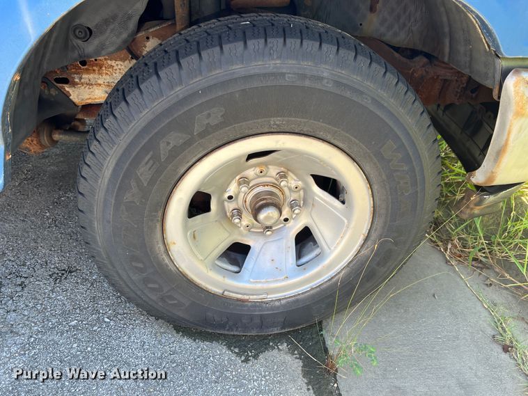 image for item IA9088 1993 Ford F150  pickup truck