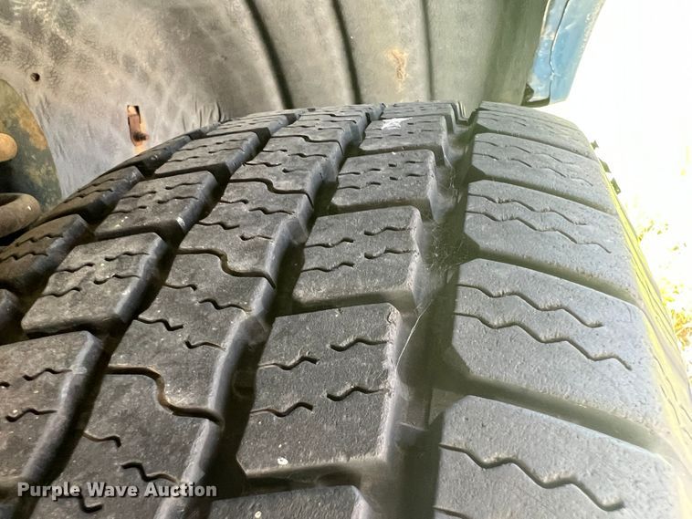 image for item IA9088 1993 Ford F150  pickup truck