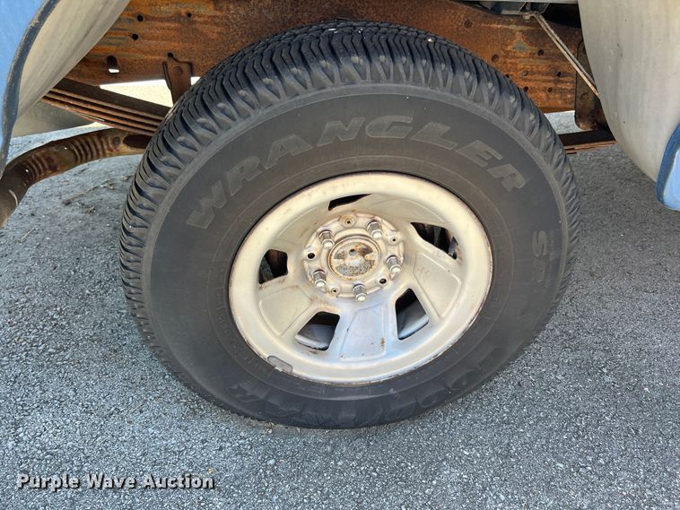 image for item IA9088 1993 Ford F150  pickup truck