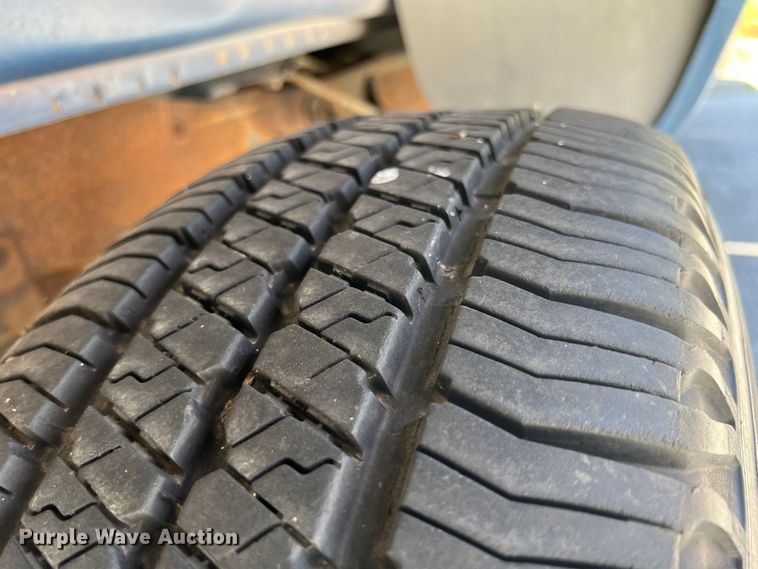 image for item IA9088 1993 Ford F150  pickup truck