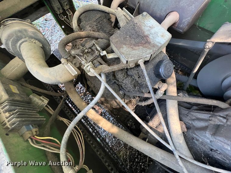 image for item IA9091 2001 John Deere Gator 6X4  utility vehicle