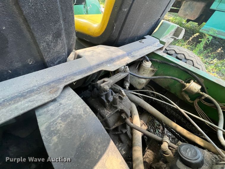 image for item IA9091 2001 John Deere Gator 6X4  utility vehicle